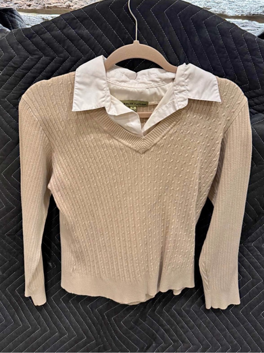 Carolyn Taylor Light Cream V-Neck Ribbed Sweater